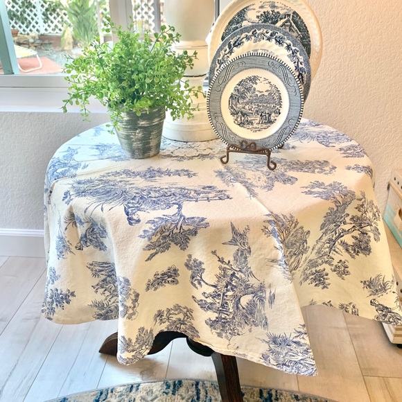 45” Round Blue Toile Table Cloth